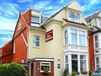 Harlequin Guest House With Parking Weymouth Exterior photo